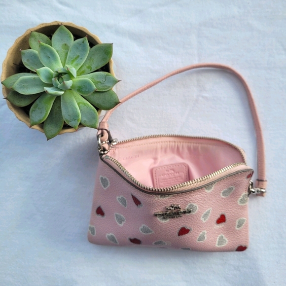 Coach Wristlet 💕 - Picture 3 of 8